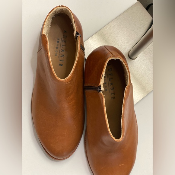 Adelante booties - Picture 1 of 8